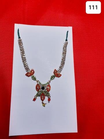 ROUND DESIGN MALA WITH FILL OF STONES AND PEARLS.