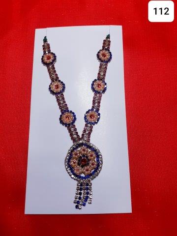 WHITE AND GOLDEN PEARLS WITH PANLIKE LOCKET.